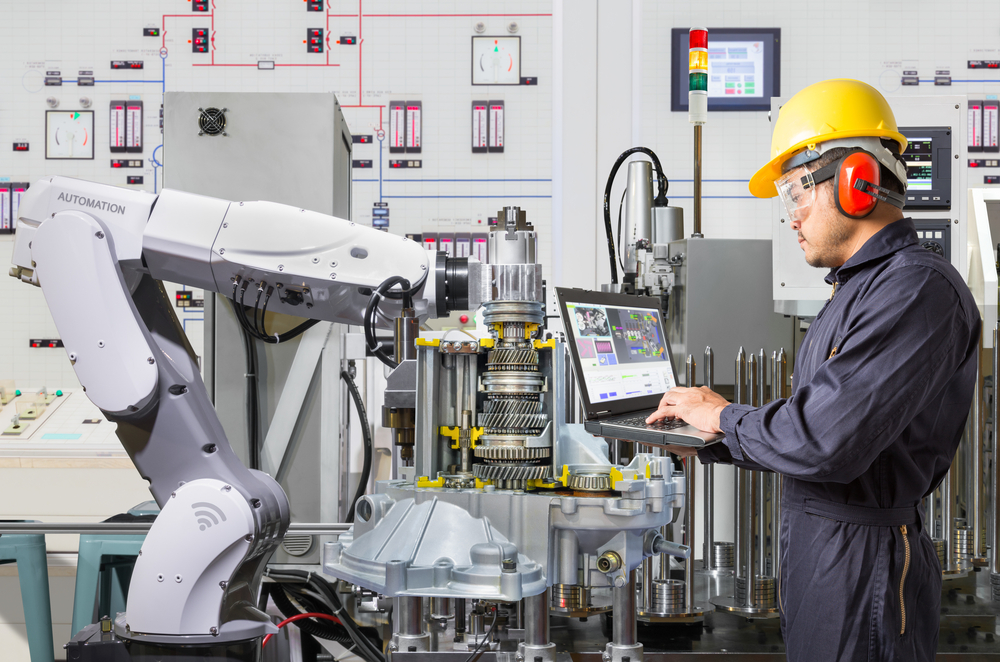 Employee working in an automotive manufacturing plant in Queretaro